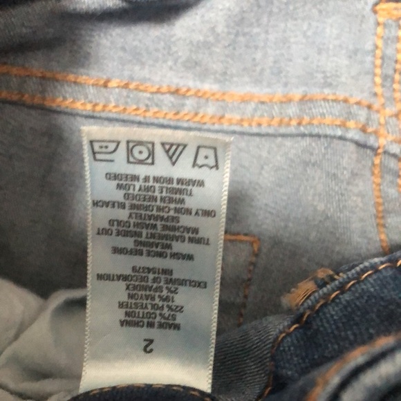 AERO High Rise Curvy Distressed Skinny Jeans - Size 2 - Picture 4 of 5